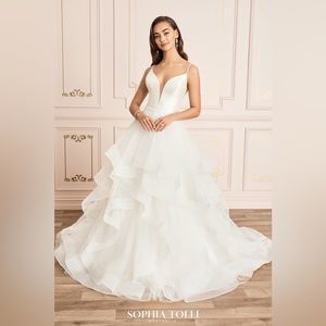 Sophia Tolli - Caterina - Size 10 (includes new veil)